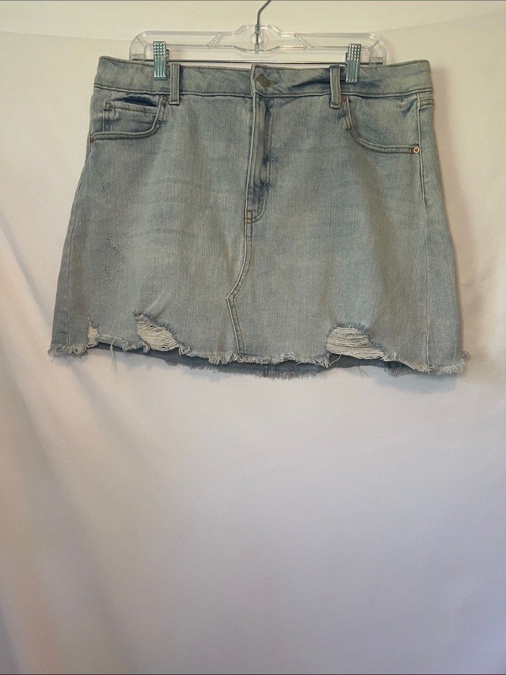 Wild Fable Light Wash Distressed Denim Mini Skirt Size 18 Raw Hem Plus Festival